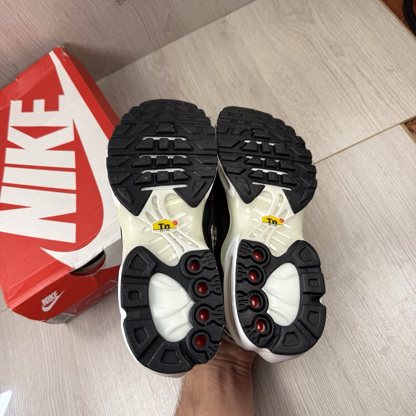 Nike Air Max Plus TN Trainers Pebbles Size UK4.5 US7 EU38 AR0970-001
