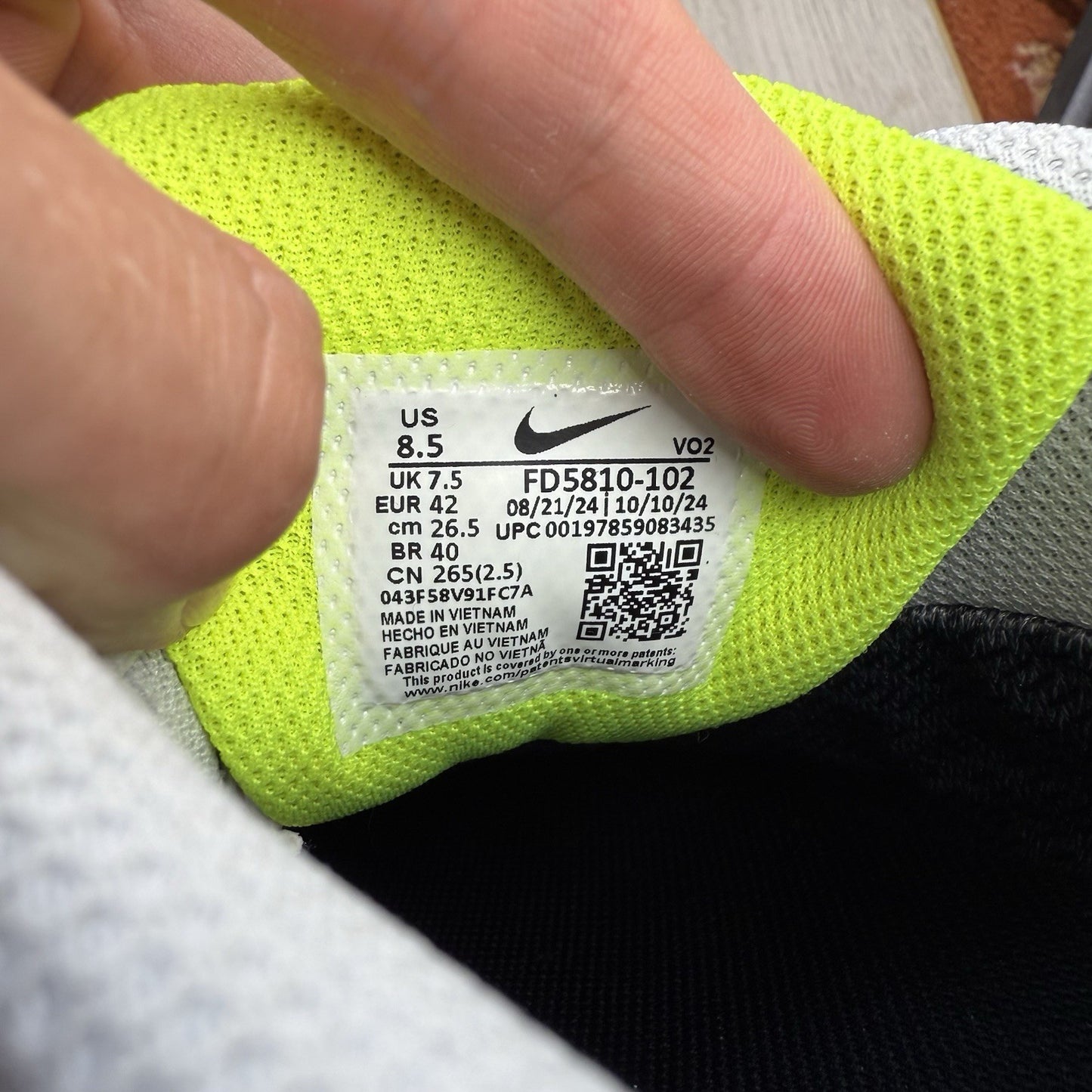 Nike Air Max 90 Gore-Tex Trainers White Grey Volt UK7.5 US8.5 EU42 FD5810-102