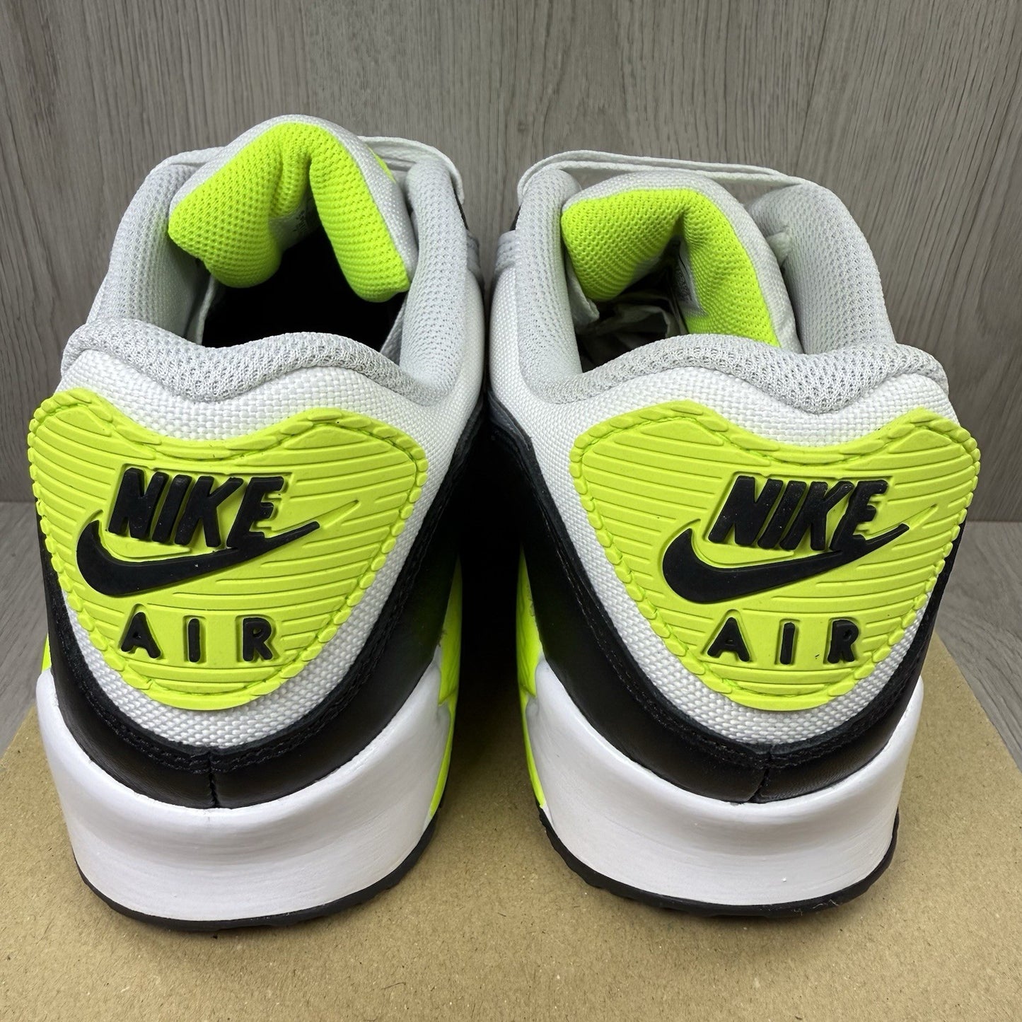 Nike Air Max 90 Gore-Tex Trainers White Grey Volt UK8 US9 EU42.5 FD5810-102