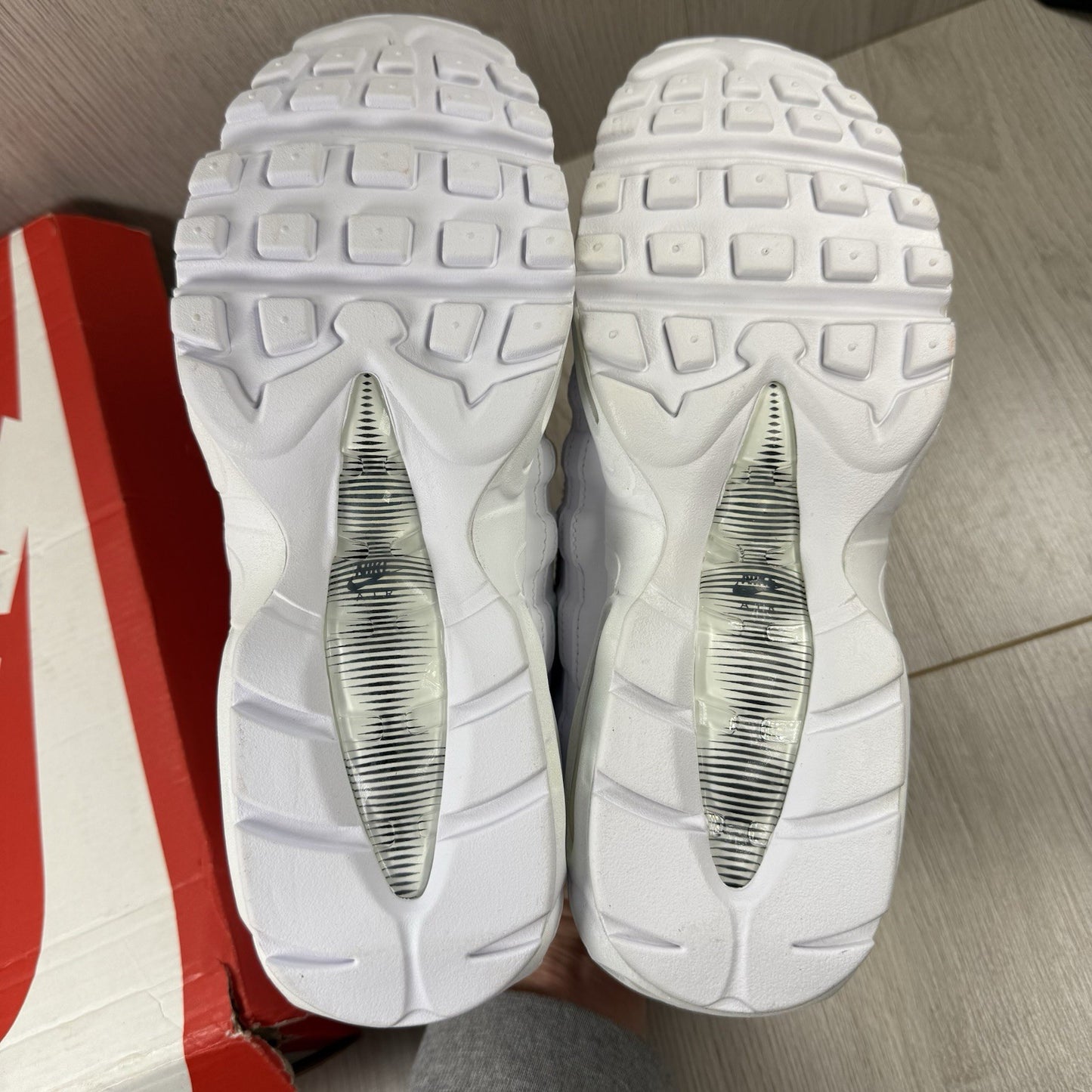 Nike Air Max 95 Trainers Triple White Size UK6.5 US9 EU40.5 307960-108