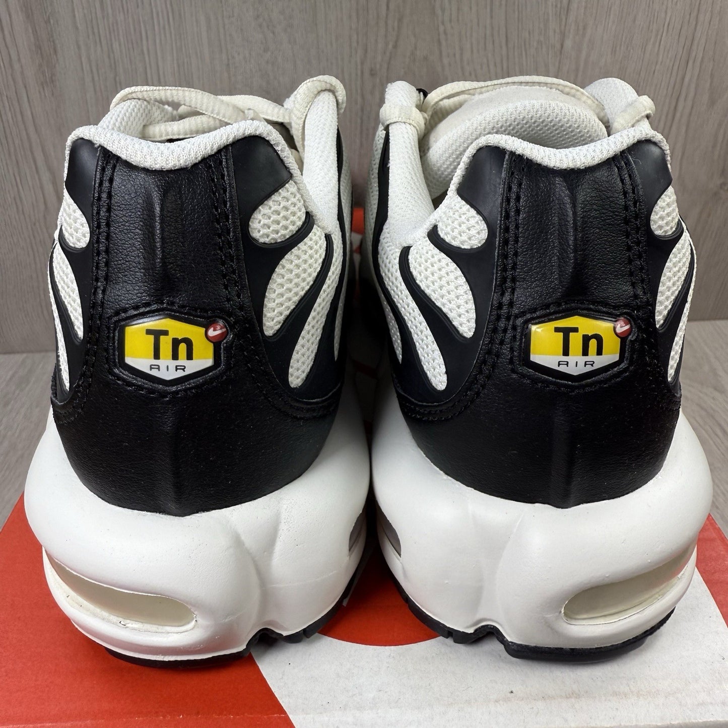Nike Air Max Plus TN ESS Trainers Panda White Size UK7.5 US8.5 EU42 FV6264-001