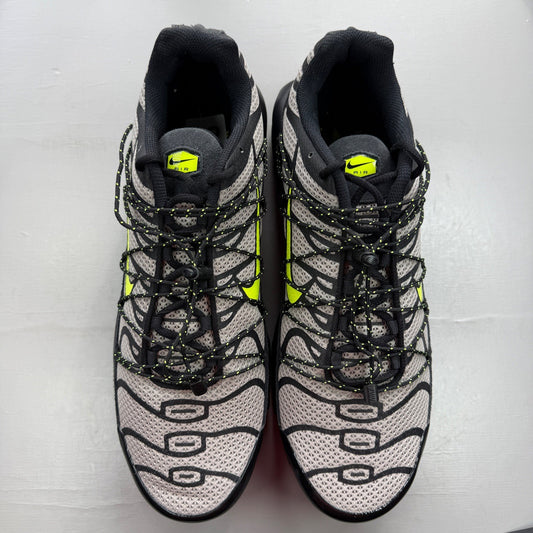 Nike deck shoes black grey with volt accents and signature logo details.