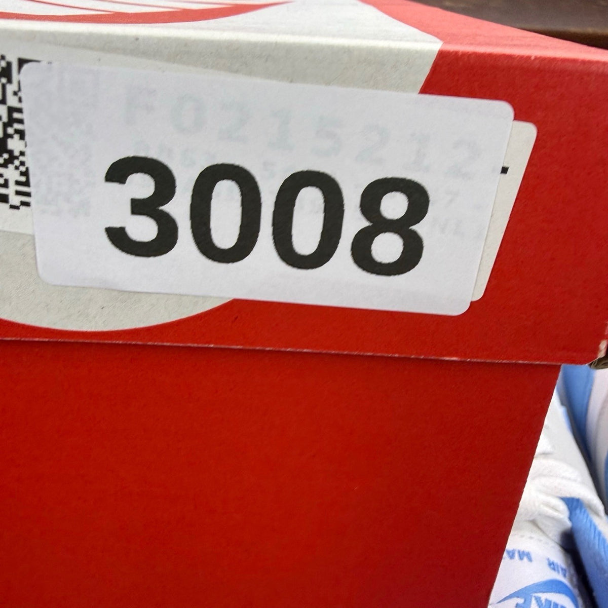 Nike Air Max 1 blue trainers with white accents and UNC logo detailing.