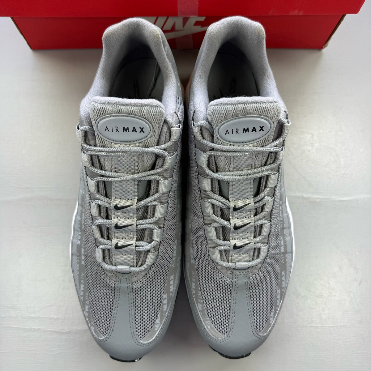 Nike casual kimono grey with ultra reflective stripe and logo detail.