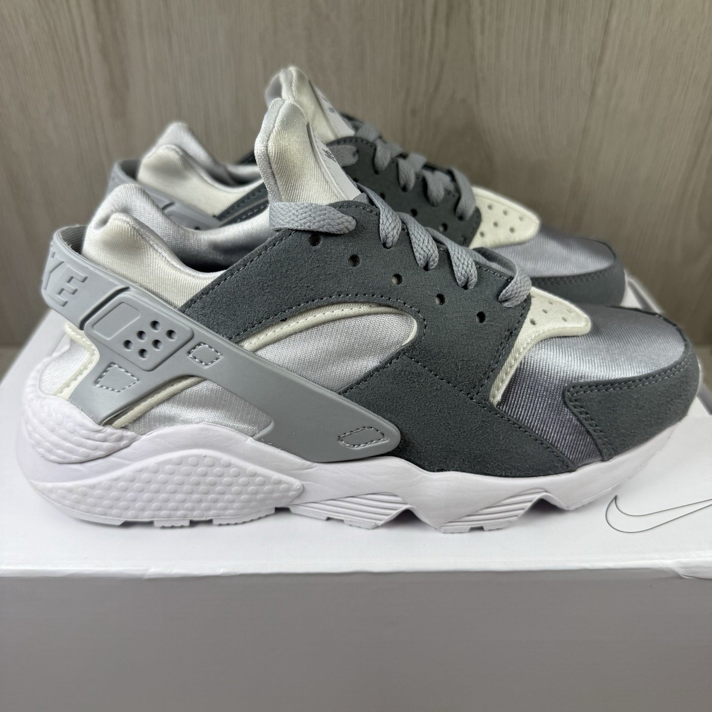 Nike ID Air Huarache Trainers White Grey Size UK5 US7.5 EU38.5 FD9782-900