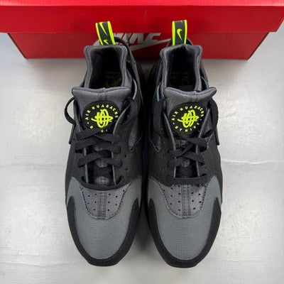 Nike trainers black with volt accents and dark grey detailing, featuring a sleek design.