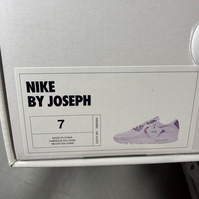 Nike trainers white with black snakeskin pattern and logo detail.