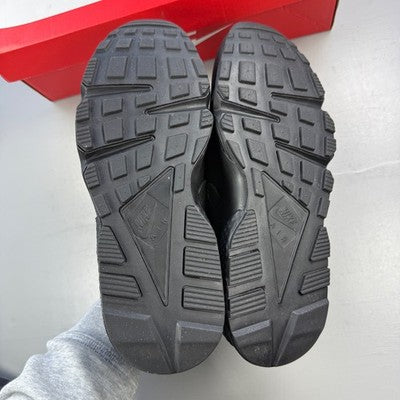 Nike trainers black with volt accents and dark grey detailing, featuring a sleek design.