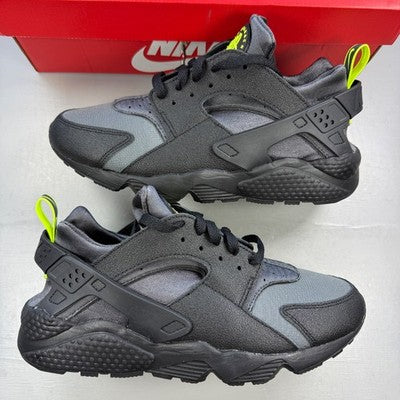 Nike trainers black with volt accents and dark grey detailing, featuring a sleek design.
