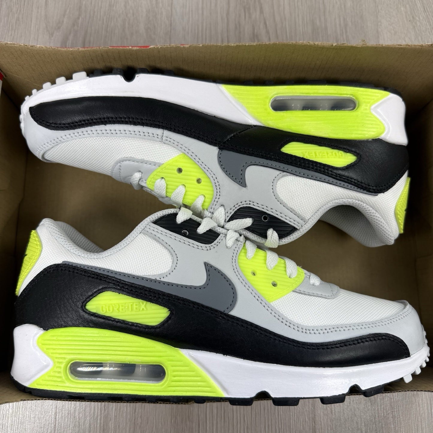 Nike Air Max 90 Gore-Tex Trainers White Grey Volt UK7.5 US8.5 EU42 FD5810-102
