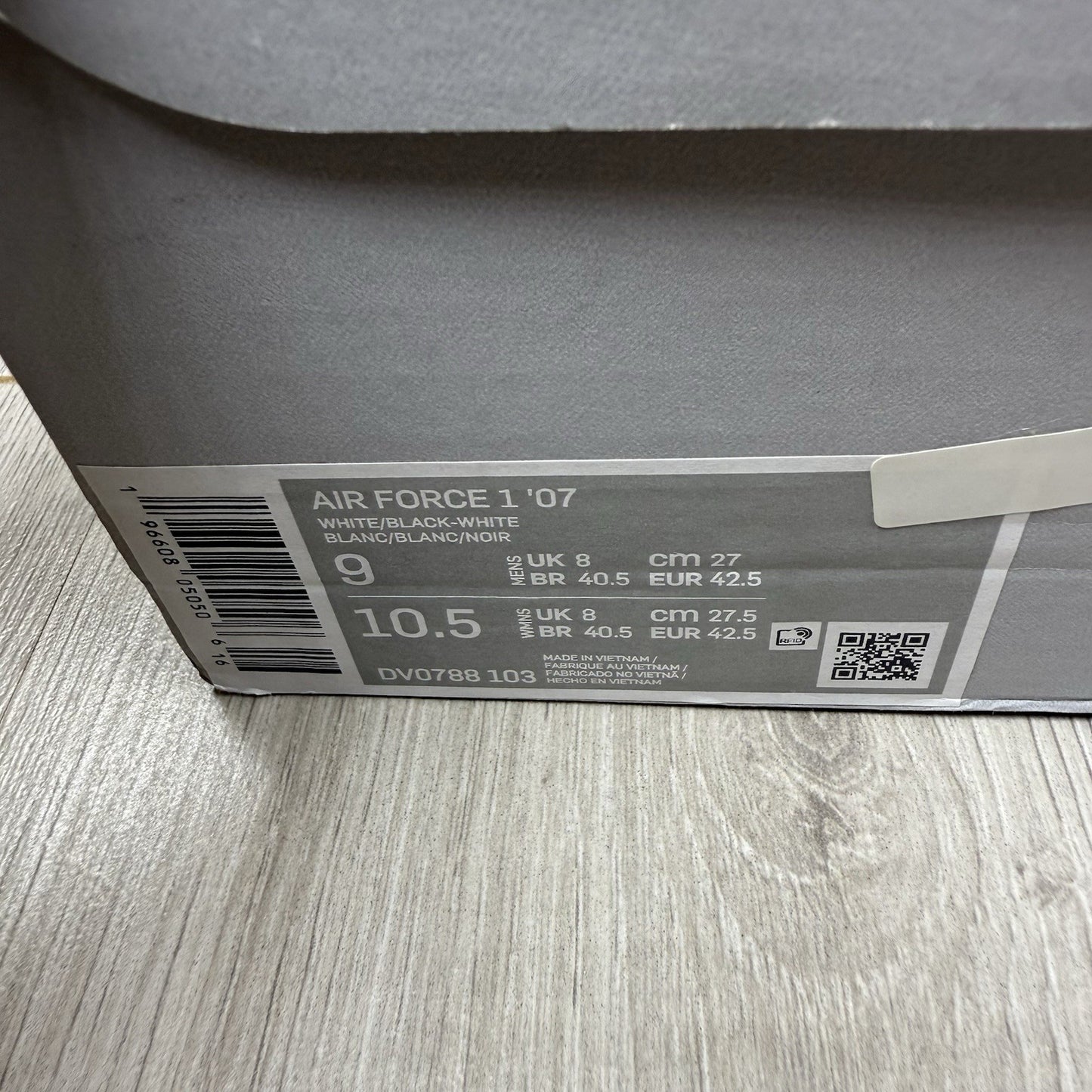 Nike Air Force 1 Trainers White Black Outline Swoosh UK8 US9 EU42.5 DV0788-103