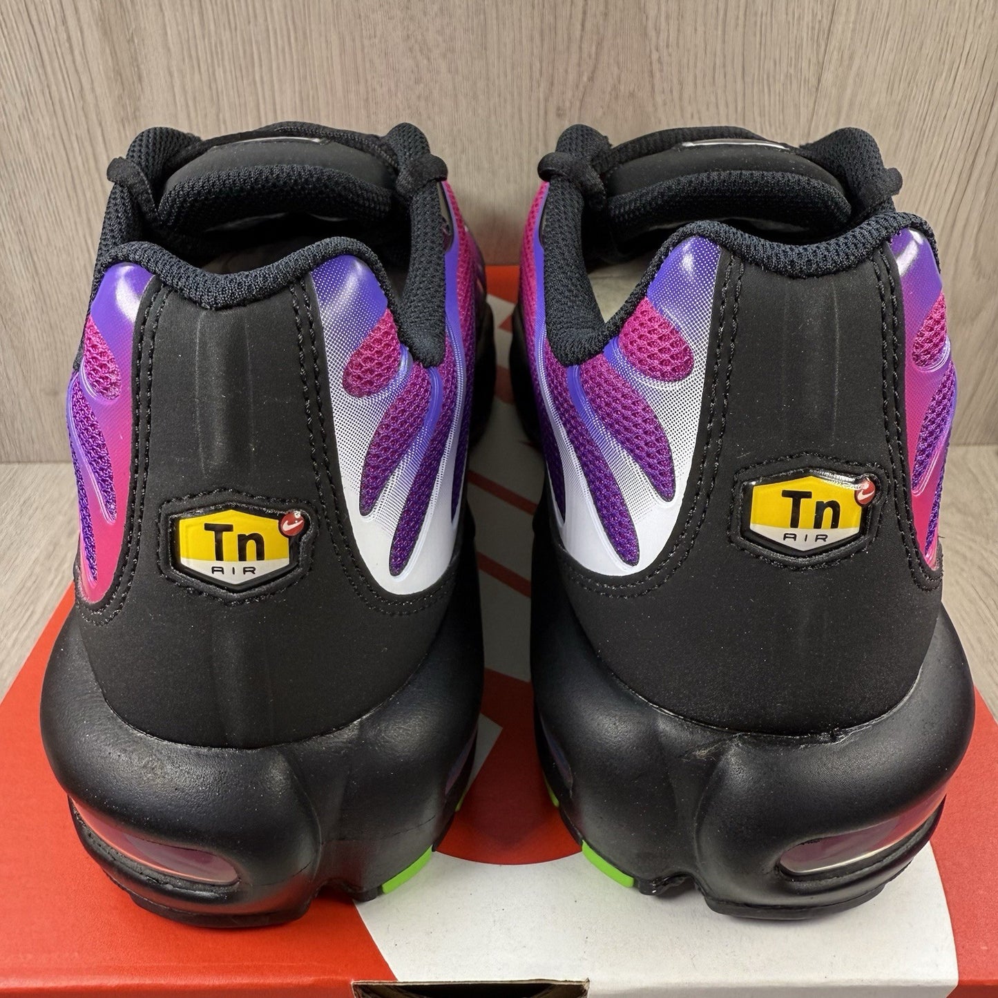 Nike TN Air Max Plus Rebellious Air Fireberry Size UK10 US11 EU45 604133-610