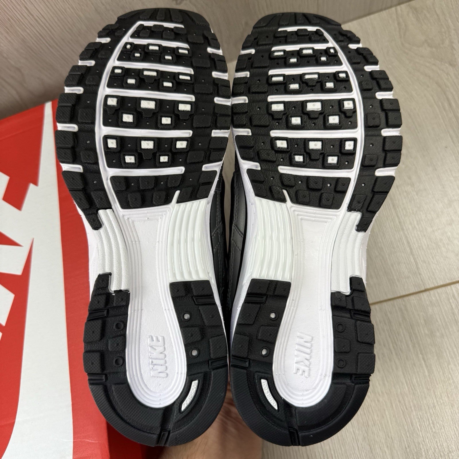 Nike P-6000 Trainers Metallic Silver Platinum Size UK6.5 FD9876-10111