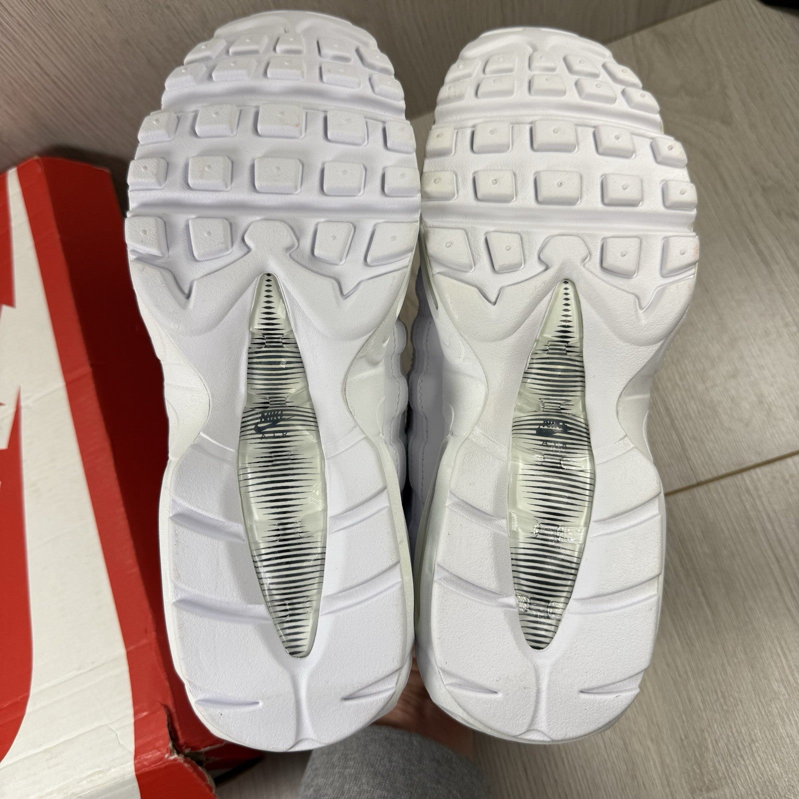 Nike Air Max 95 Trainers Triple White Size UK6.5 307960-10813