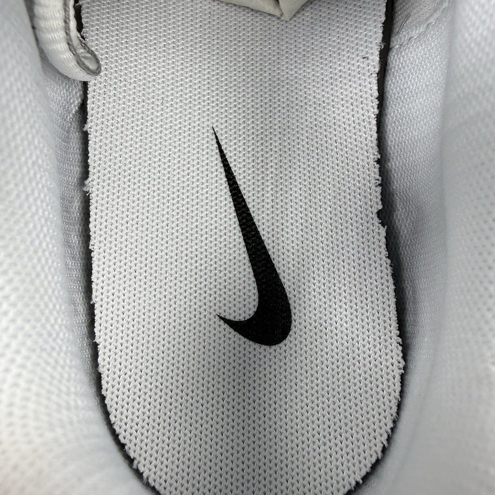 Nike P-6000 Trainers White Metallic Silver Size UK6.5 CD6404-1055