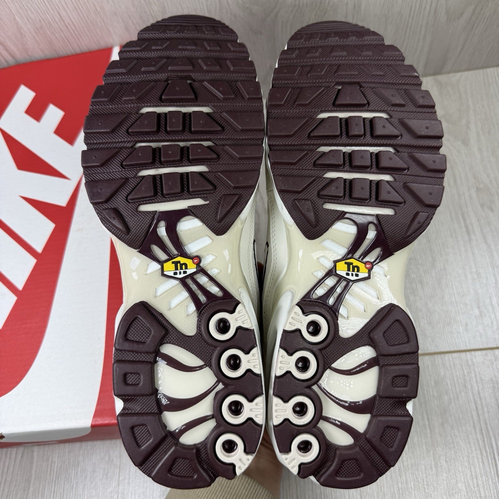 Nike Air Max Plus TN PRM Trainers Phantom Burgundy Size UK6.5 HF3181-0015