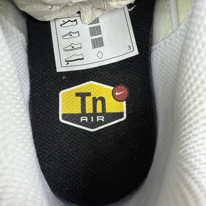 Nike Air Max Plus TN Trainers Size UK4.5 White Mica Green DZ3670-10012