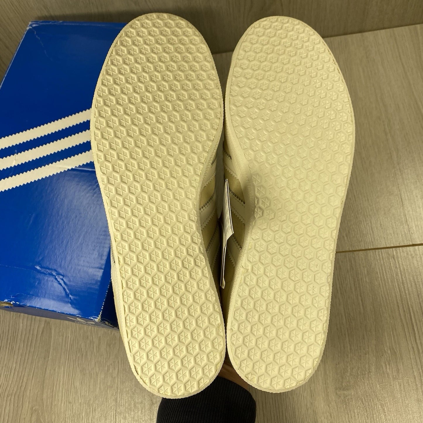 Adidas Gazelle Trainers Ecru Tint Beige White Size UK9.5 EE55015