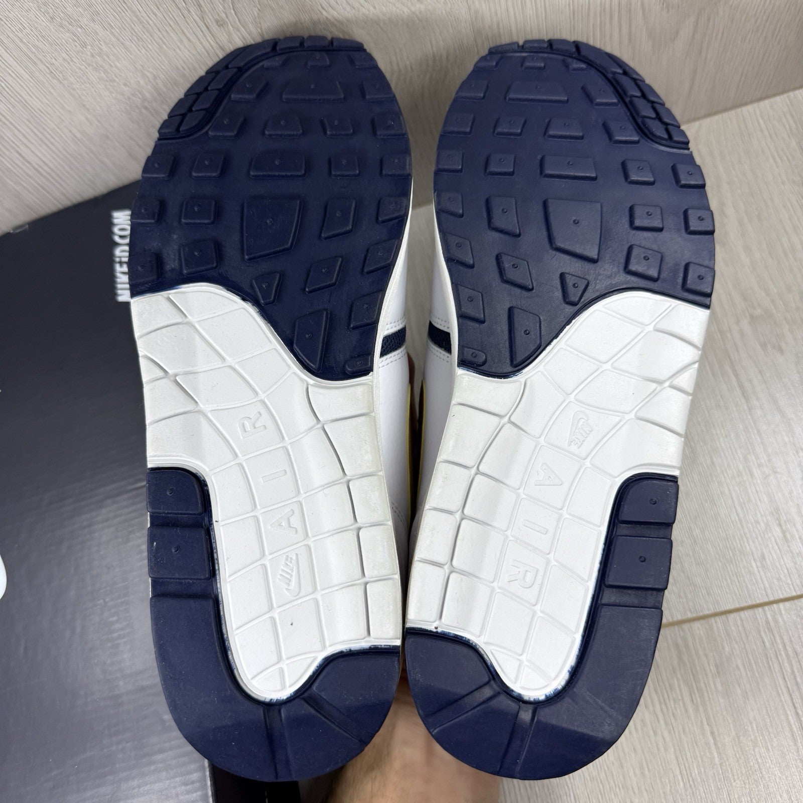 Nike Air Max 1 Essential Trainers Olympic White Size UK11 537383-1274