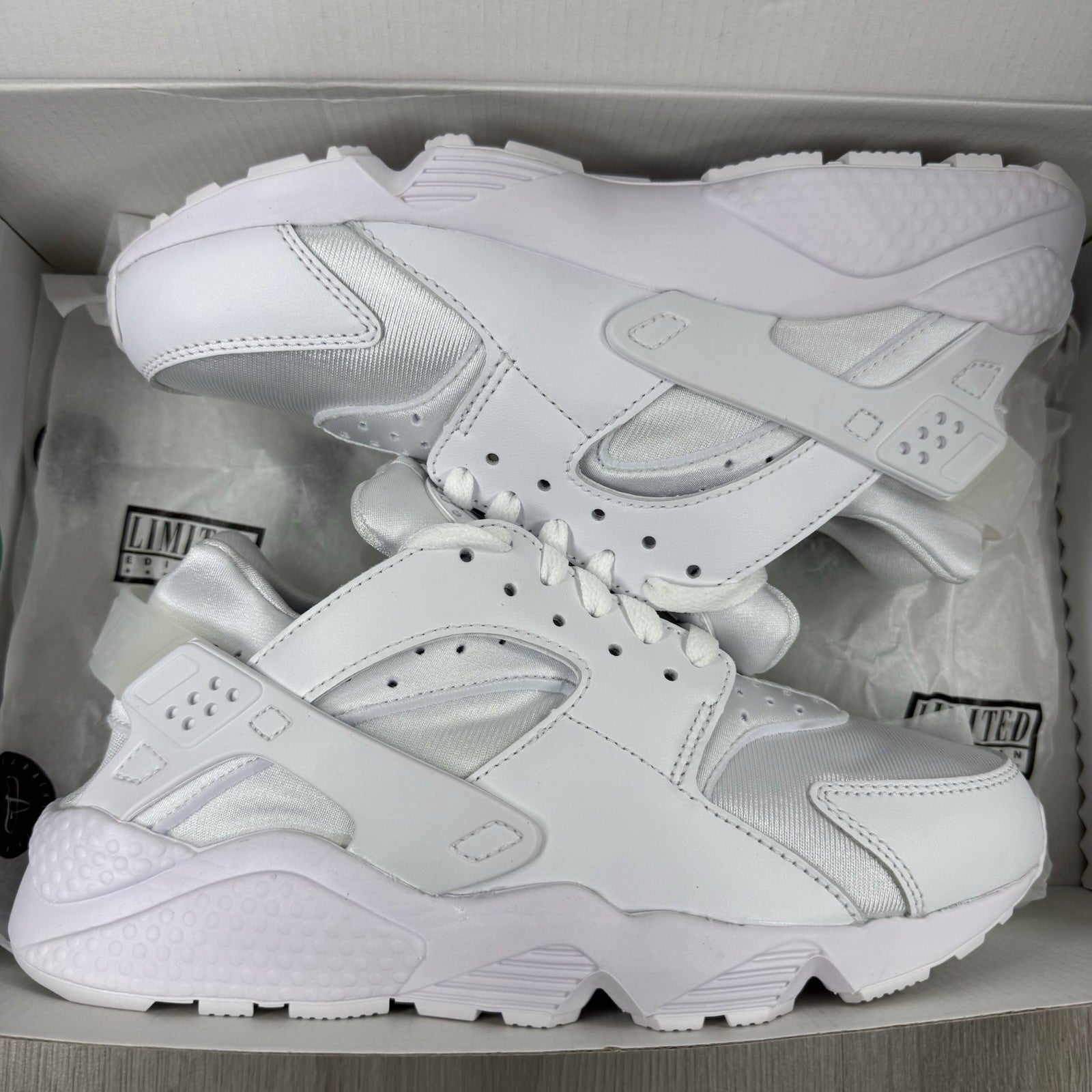 Nike Air Huarache Trainers Triple White Size UK5.5 DH4439-1020