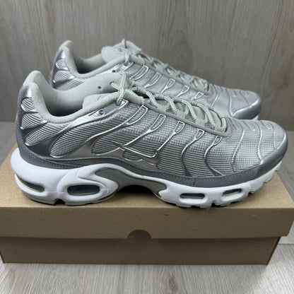 Nike TN Air Max Plus Trainers Metallic Silver White Size UK7 FJ1012-0951