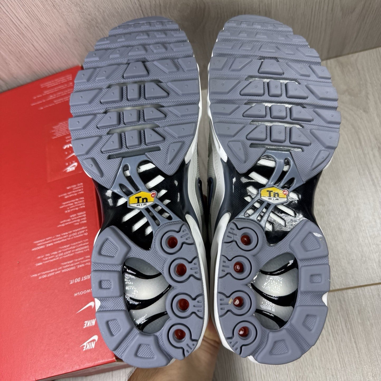 Nike Air Max Plus TN Trainers Smoke Grey White Size UK6.5 FQ2892-1005