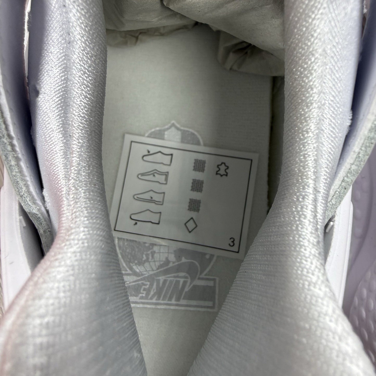 Nike Air Huarache Trainers Triple White Size UK5.5 DH4439-1026