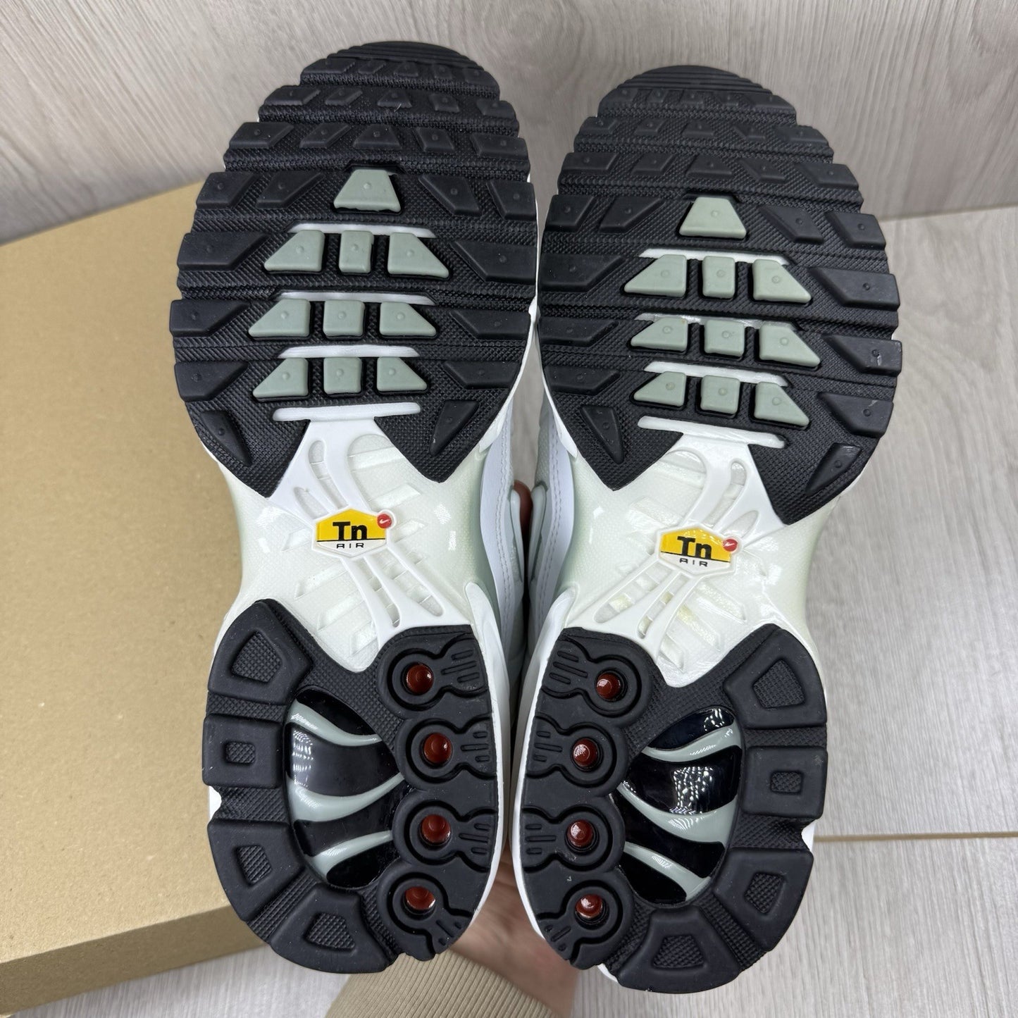 Nike Air Max Plus TN Trainers Size UK4.5 White Mica Green DZ3670-1004