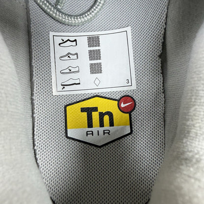 Nike TN Air Max Plus Trainers Metallic Silver White Size UK7 FJ1012-09514