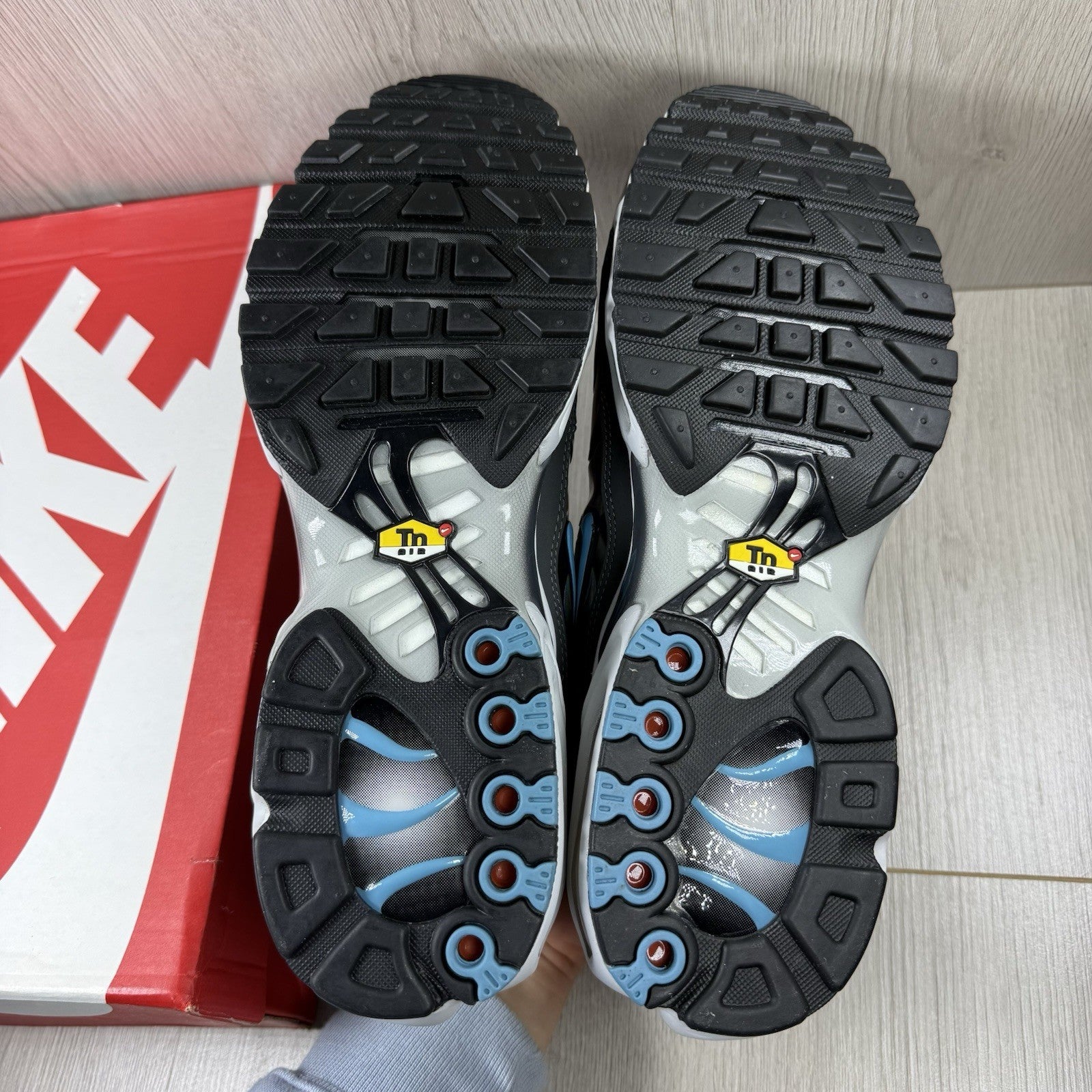 Nike Air Max Plus TN Trainers Iridescent White Size UK11 HV2525-0015