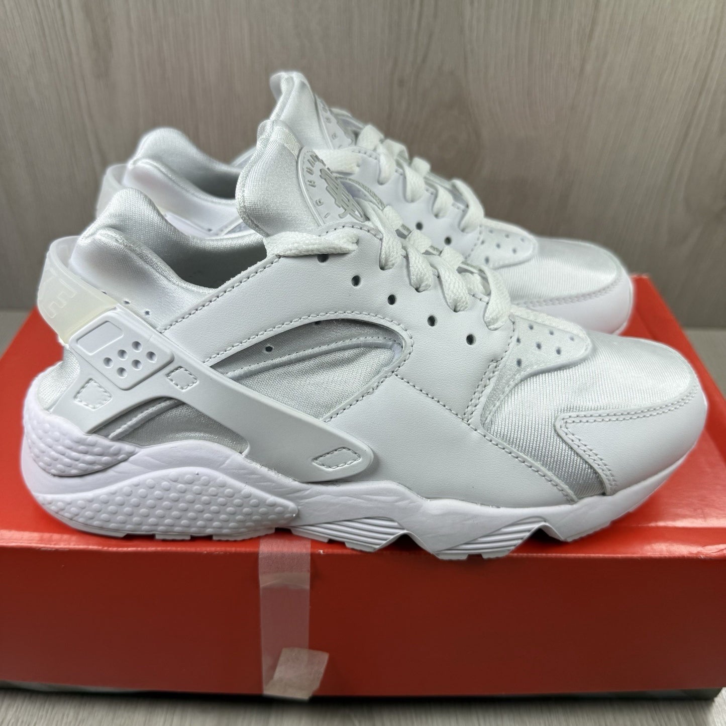 Nike Air Huarache Trainers Triple White Size UK5.5 DH4439-1029