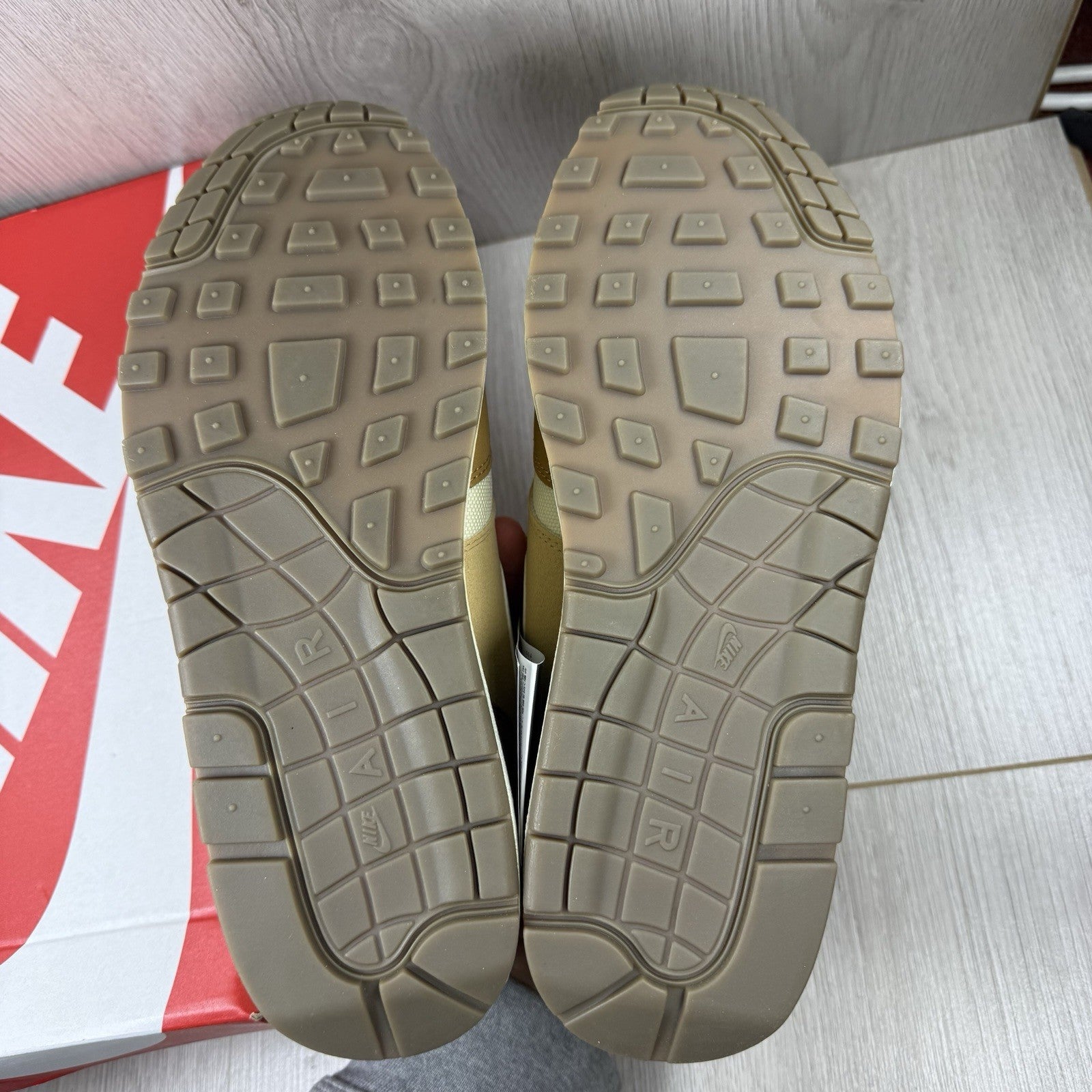 Nike Air Max 1 ‘87 Trainers Wheat Flax Size UK8.5 FZ3598-2994