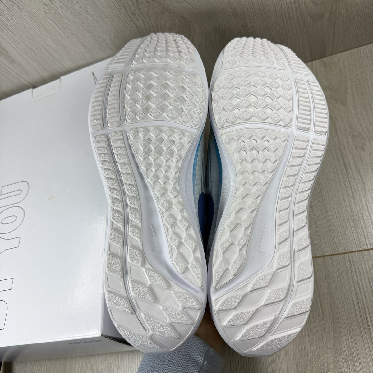 Nike Air Zoom Pegasus 39 Trainers White Blue UK11 EU46 D07435-90010