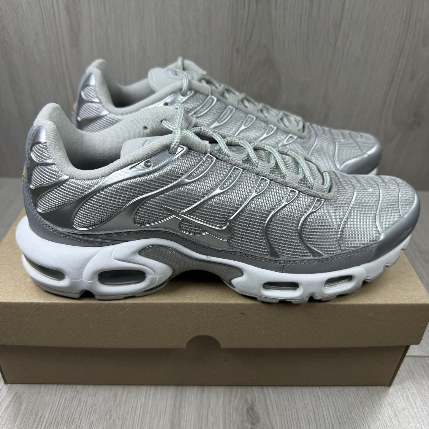Nike TN Air Max Plus Trainers Metallic Silver White Size UK7 FJ1012-0959