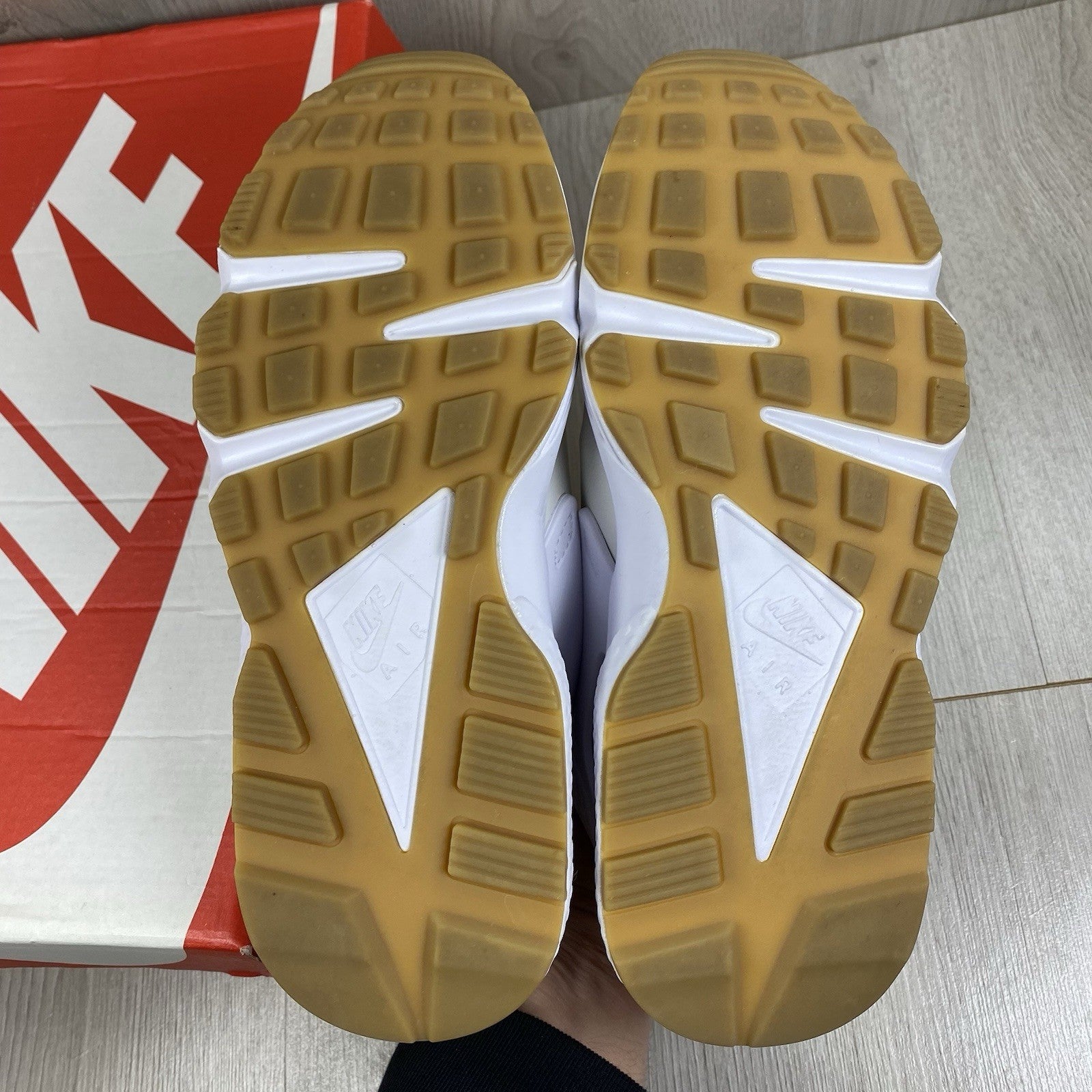 Nike Air Huarache Trainers Phantom Fossil Gum White Size UK5 DH4439-0034