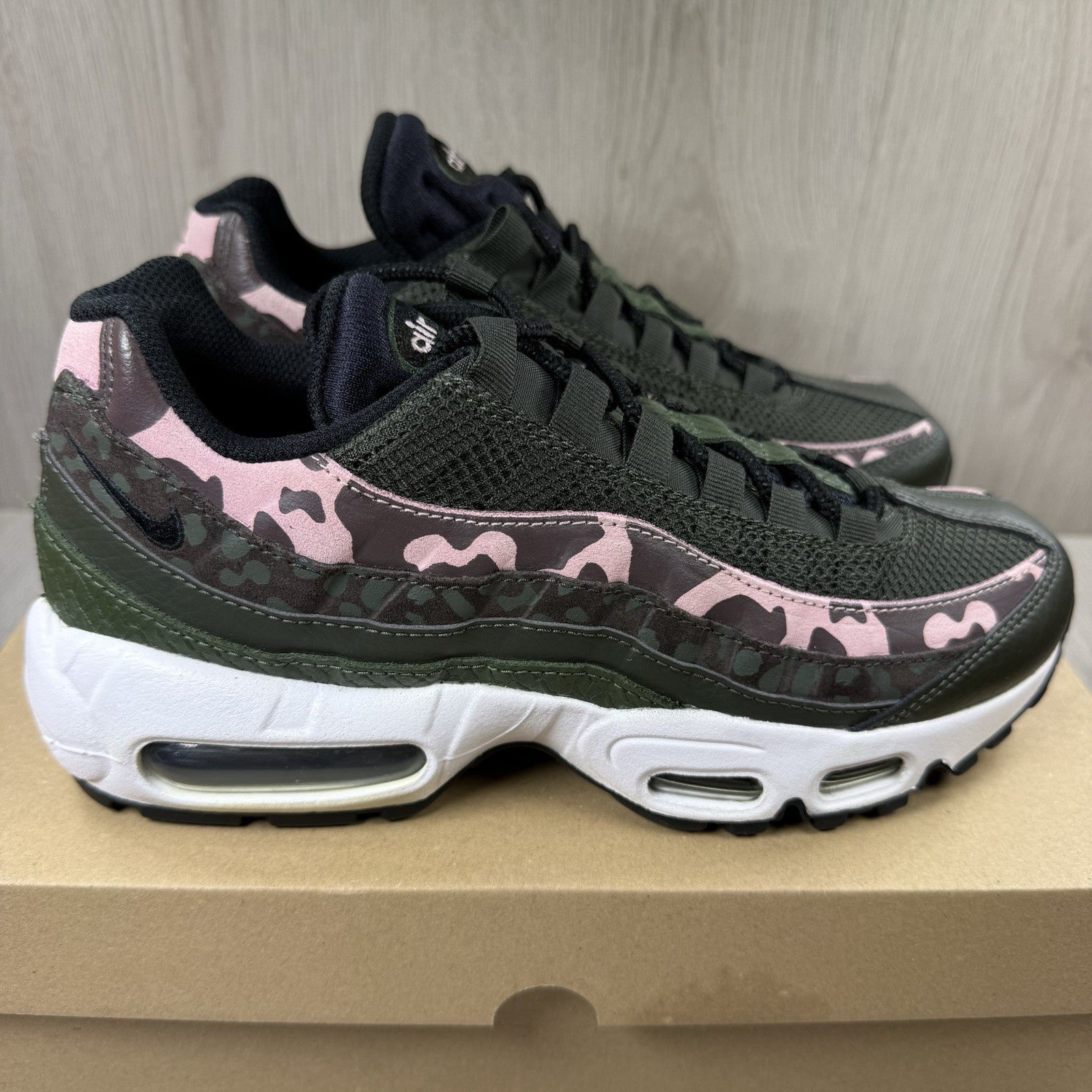 Nike Air Max 95 Trainers Olive Pink Camo Size UK5 DN5462-2008