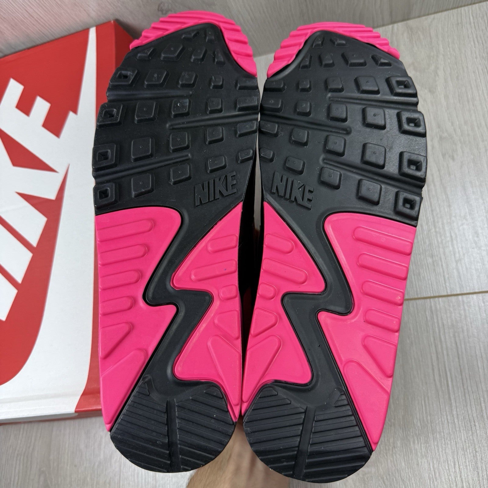 Nike Air Max 90 Trainers Wolf Grey Hyper Pink Size UK11 DM0029-01013