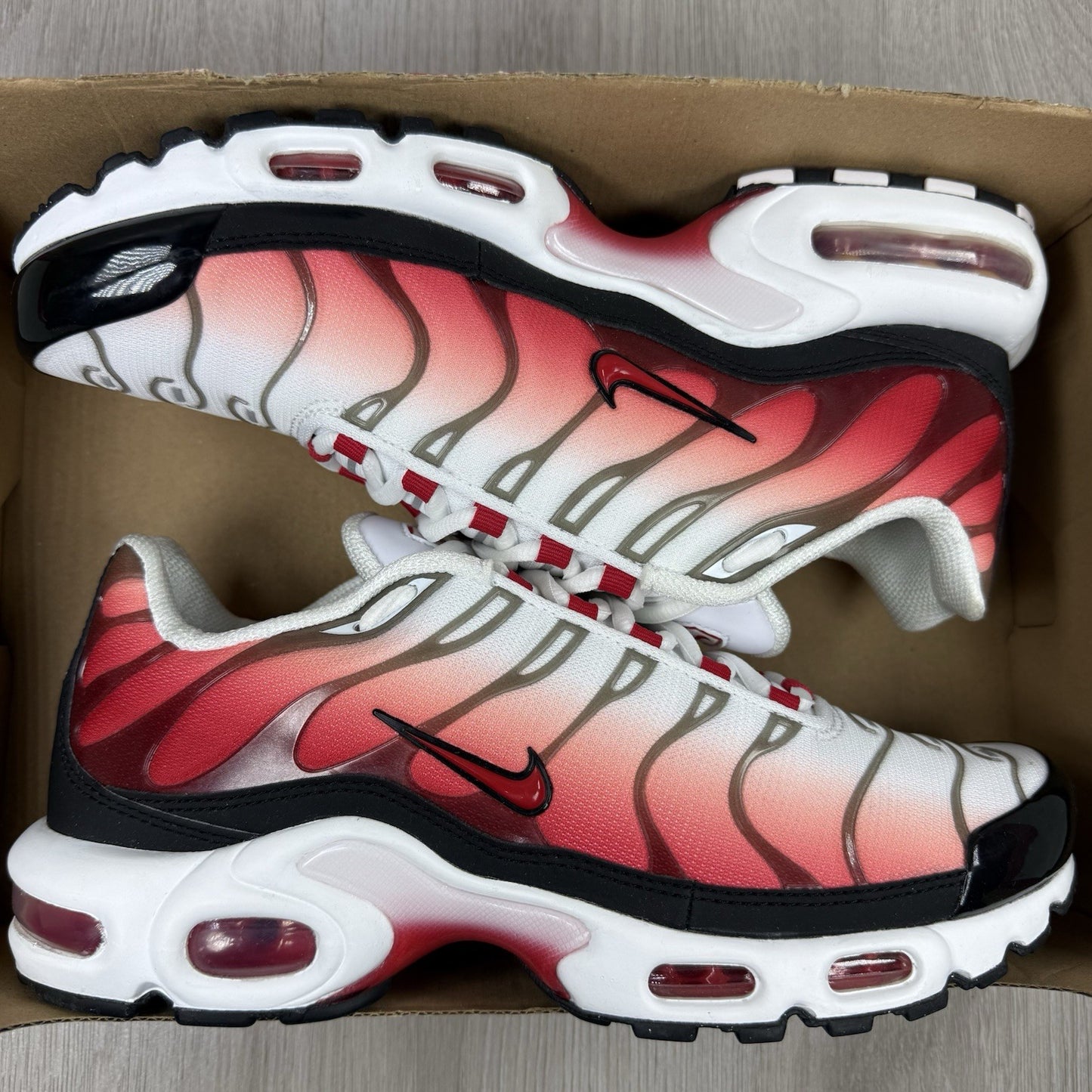 Nike Air Max Plus TN Trainers White University Red Size UK7 HM9611-1008