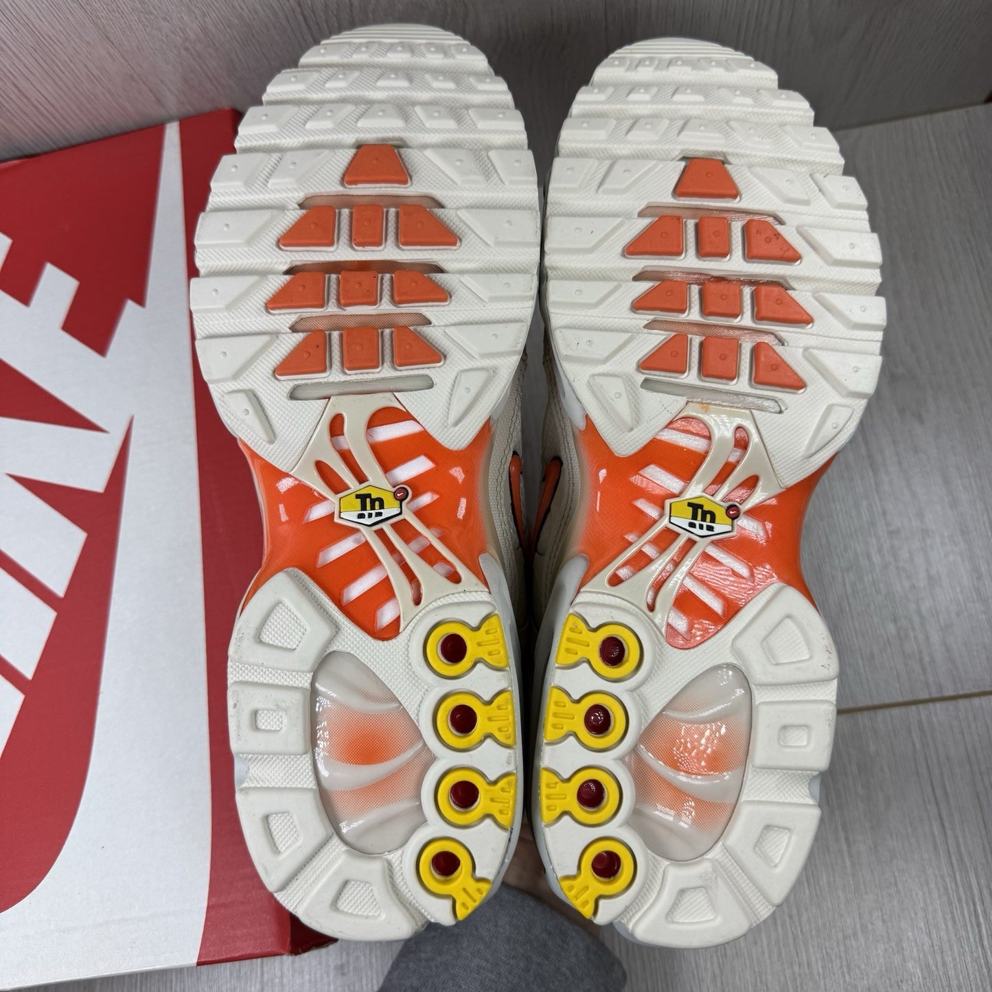 Nike Air Max Plus TN Trainers Phantom Safety Orange Size UK8 DM0032-0195