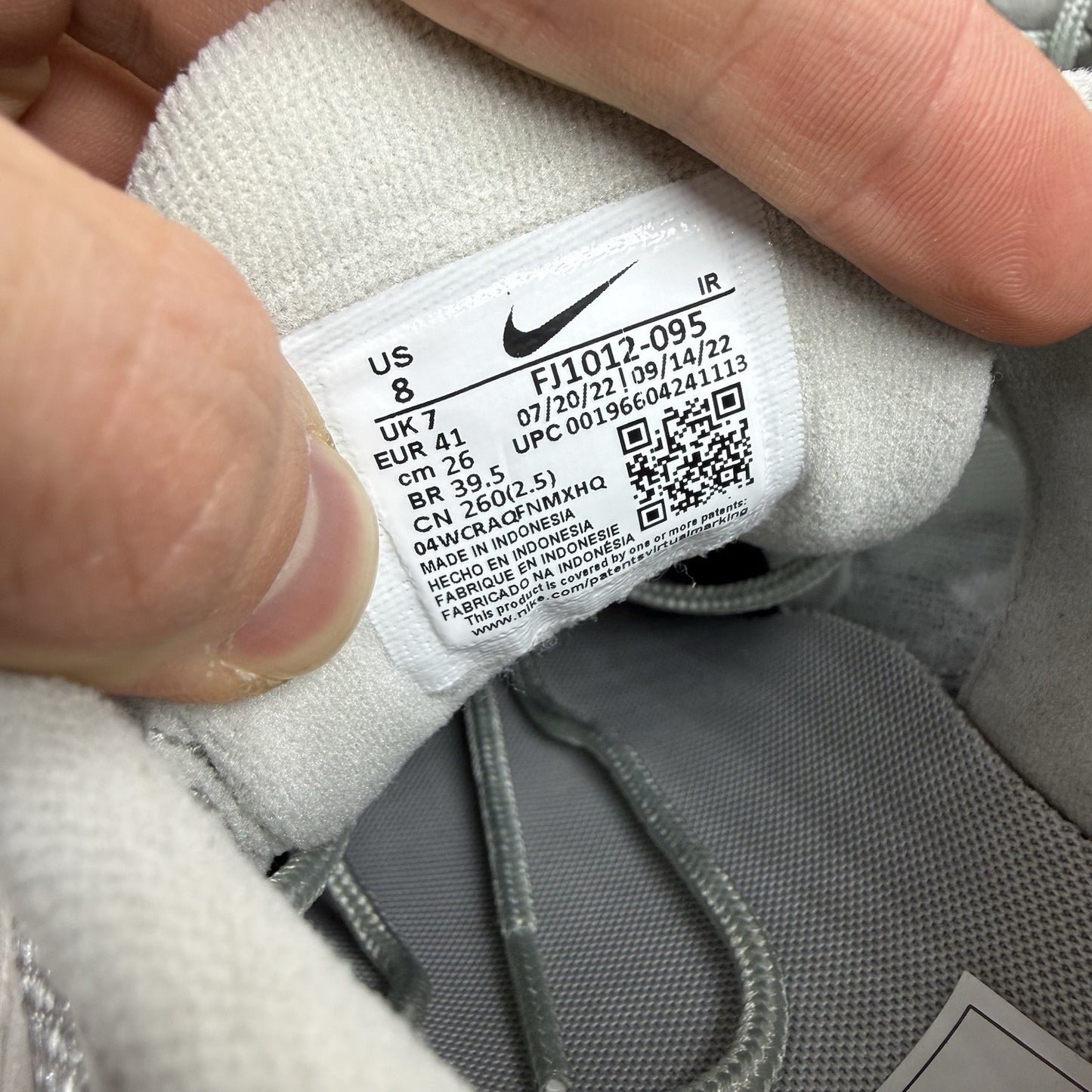 Nike TN Air Max Plus Trainers Metallic Silver White Size UK7 FJ1012-09515