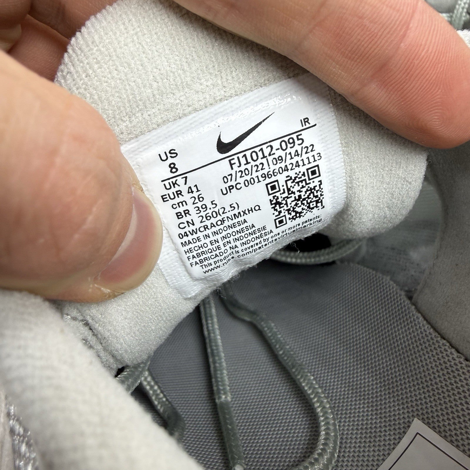 Nike TN Air Max Plus Trainers Metallic Silver White Size UK7 FJ1012-09515