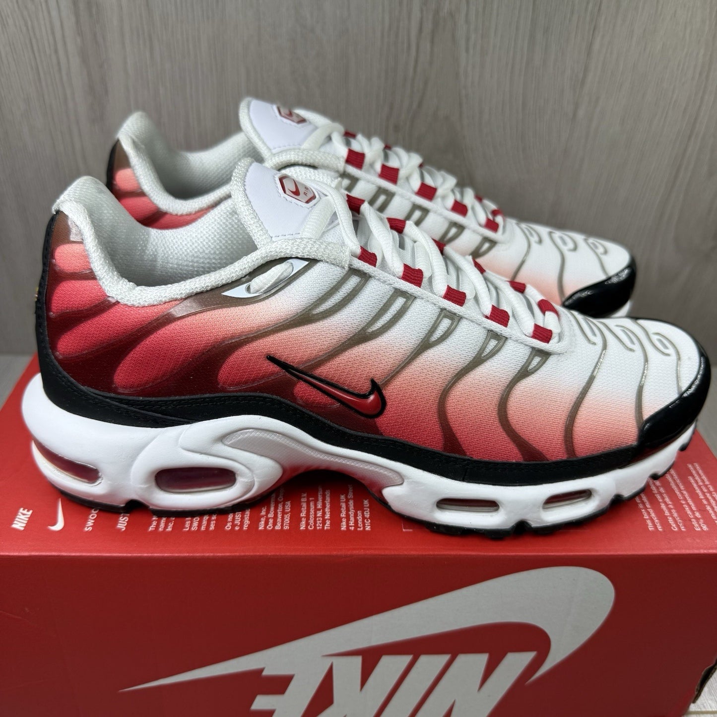 Nike Air Max Plus TN Trainers White University Red Size UK7 HM9611-1001
