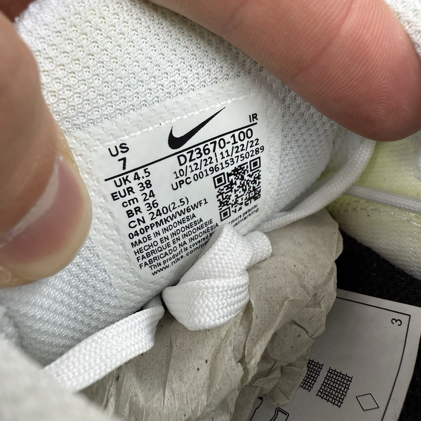 Nike Air Max Plus TN Trainers Size UK4.5 White Mica Green DZ3670-10013