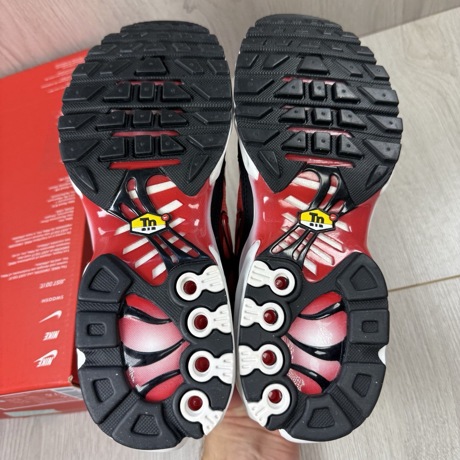 Nike Air Max Plus TN Trainers White Uni Red Size UK5.5 HM9611-1004