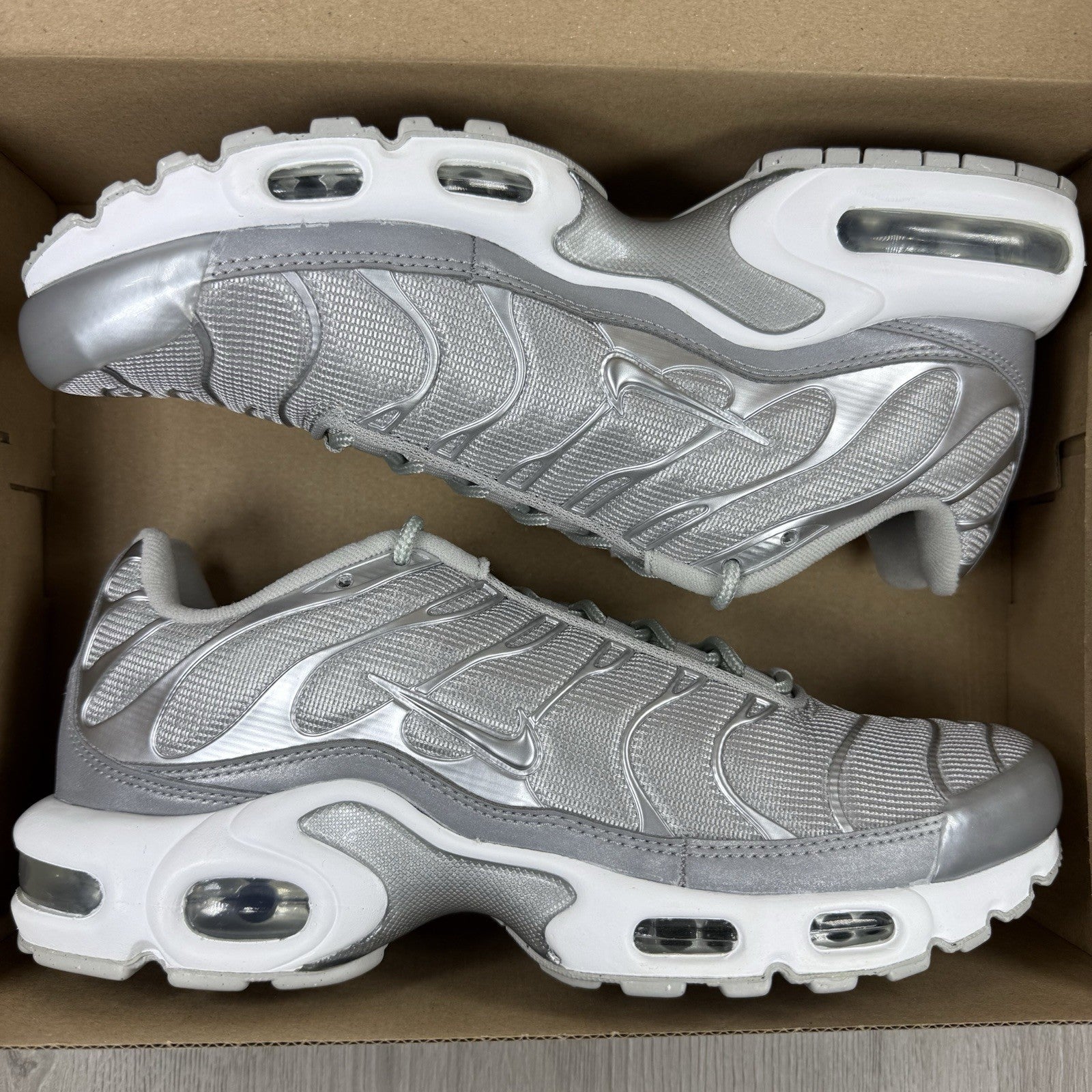 Nike TN Air Max Plus Trainers Metallic Silver White Size UK7 FJ1012-0950