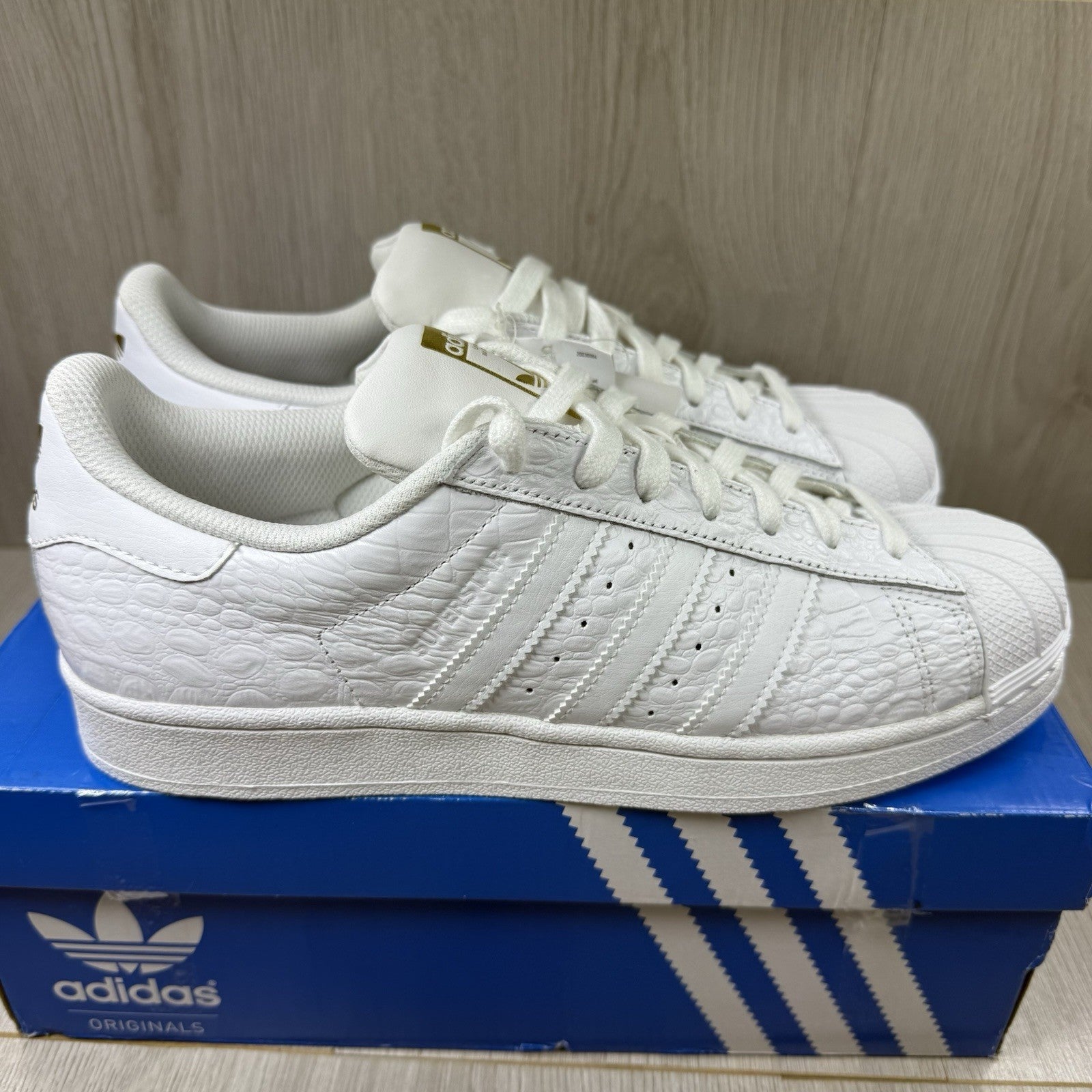 Adidas Superstar Trainers White Gold Metallic Size UK8 AQ66861