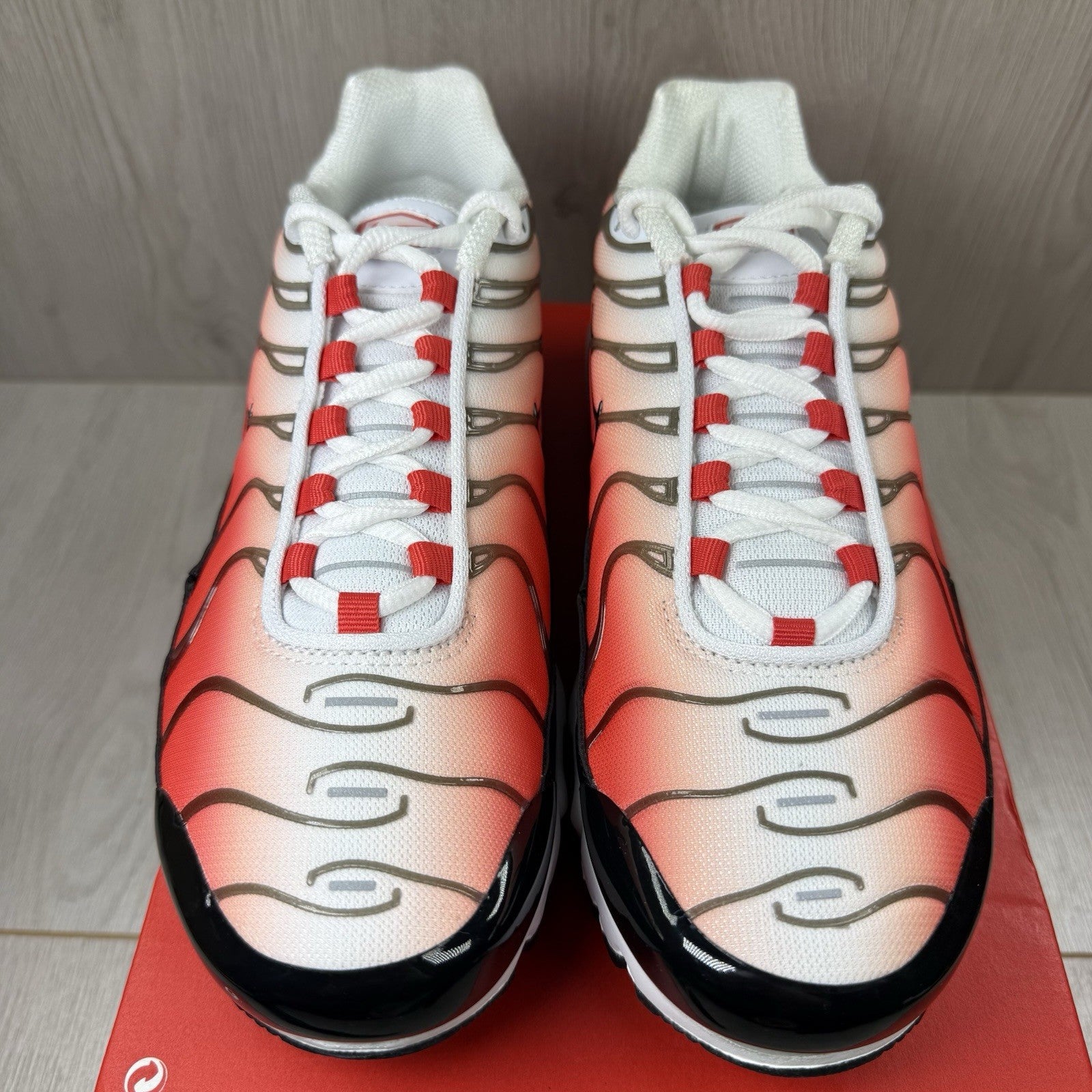 Nike Air Max Plus TN Trainers Fire White Red Size UK5 FD9768-1002