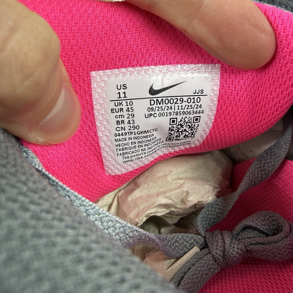 Nike Air Max 90 Trainers Wolf Grey Hyper Pink Size UK10 DM0029-01015