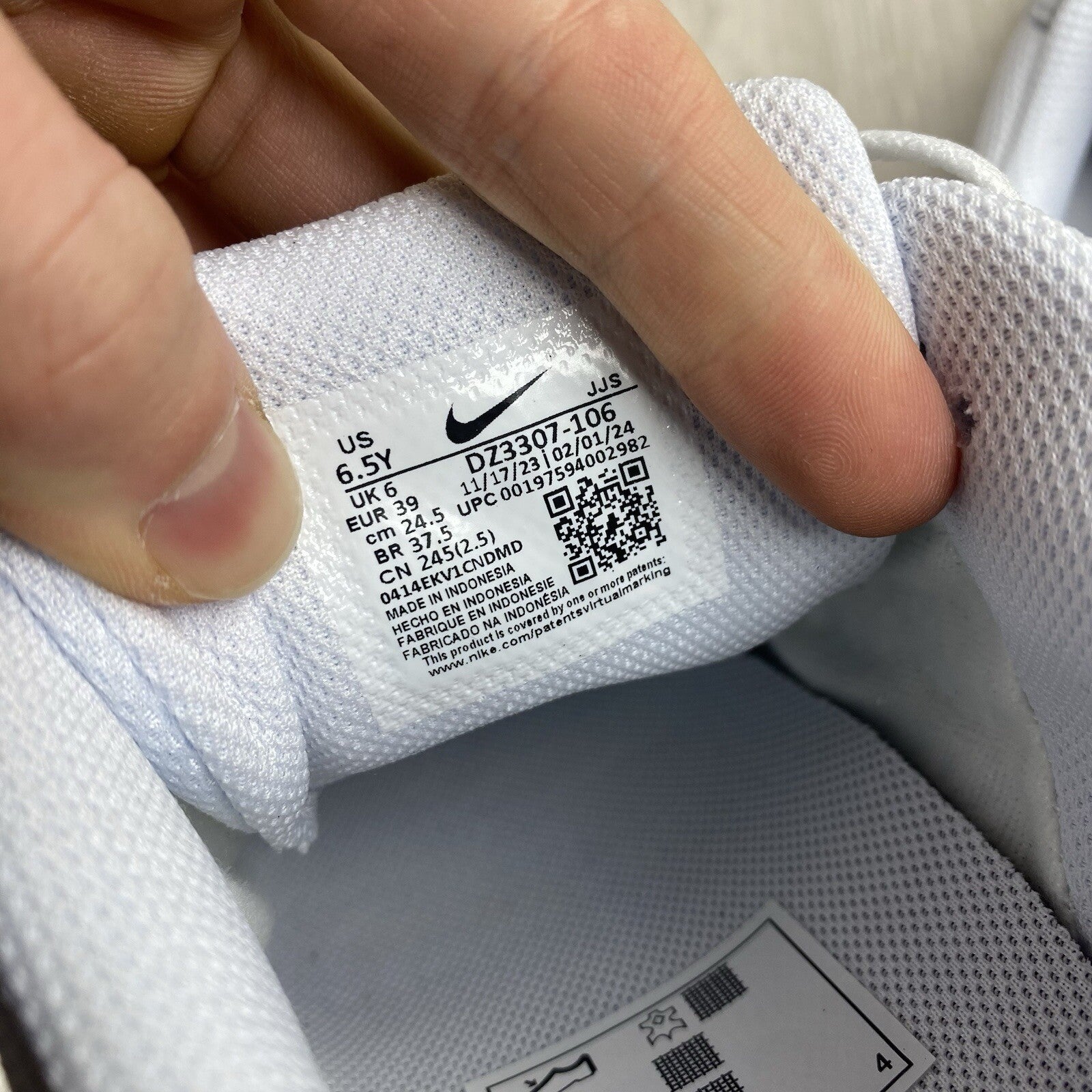 Nike Air Max 1 Trainers White Black Size UK6 DZ3307-1066