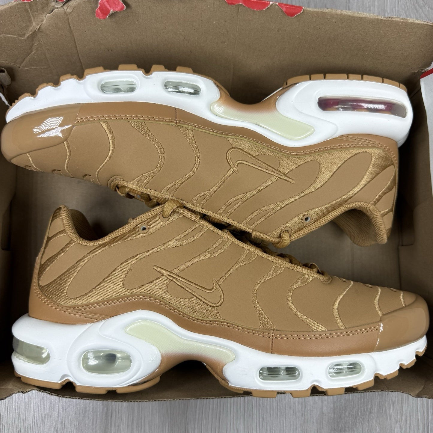 Nike Air Max Plus TN Trainers Flax Sail White Size UK7 FZ8815-2000